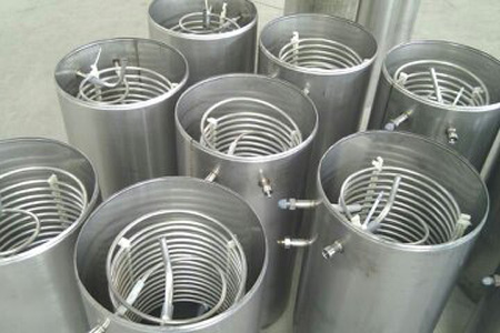 空氣能熱水器是外置盤管好還是內置盤管好？